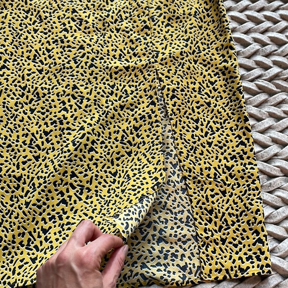 NWOT Patterned MIDI skirt - Picture 2 of 5